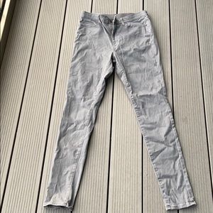 Uniqlo man gray skinny fit jeans. L Waist 30-31 “